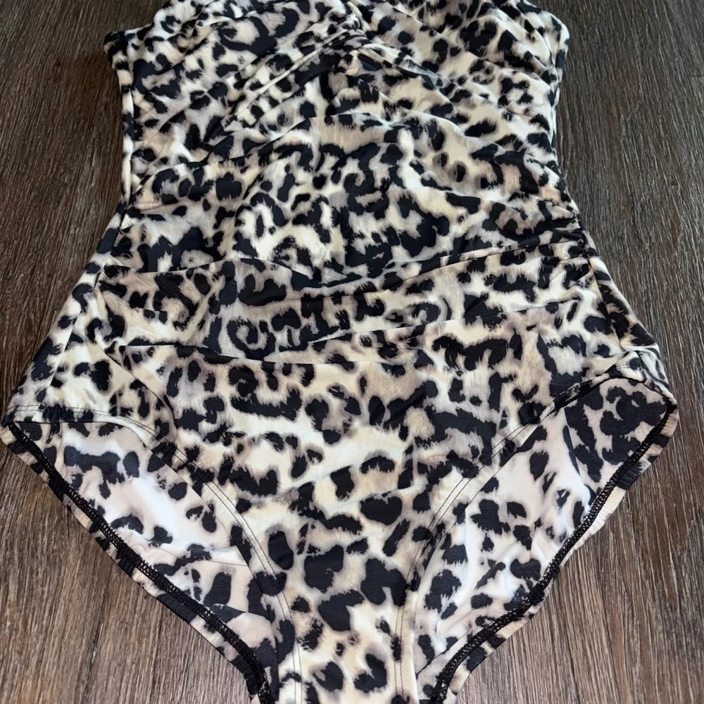 Lands End size 8 D animal print swimsuit